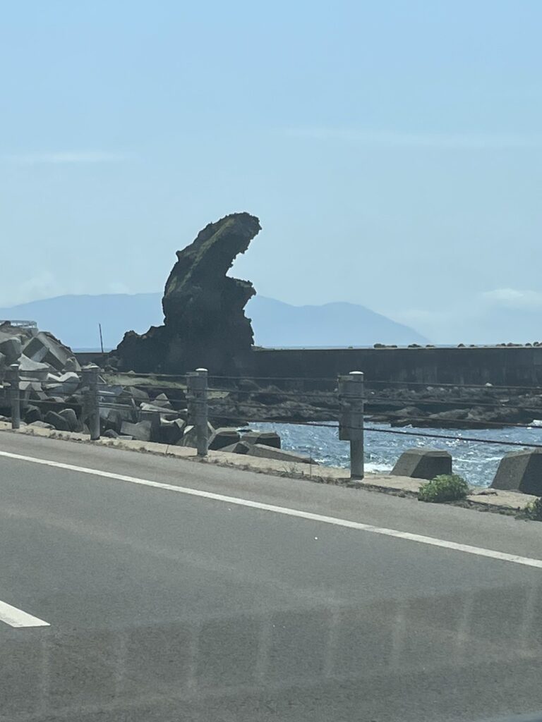 神恵内 ゴジラ岩