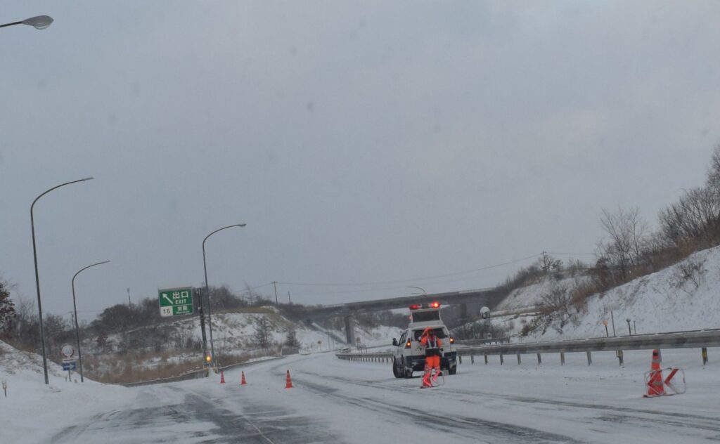 室蘭ー豊浦間の44km程度が通行止め