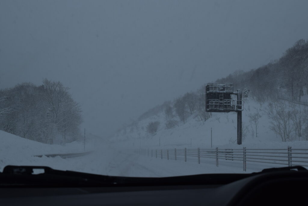 豊浦IC　吹雪