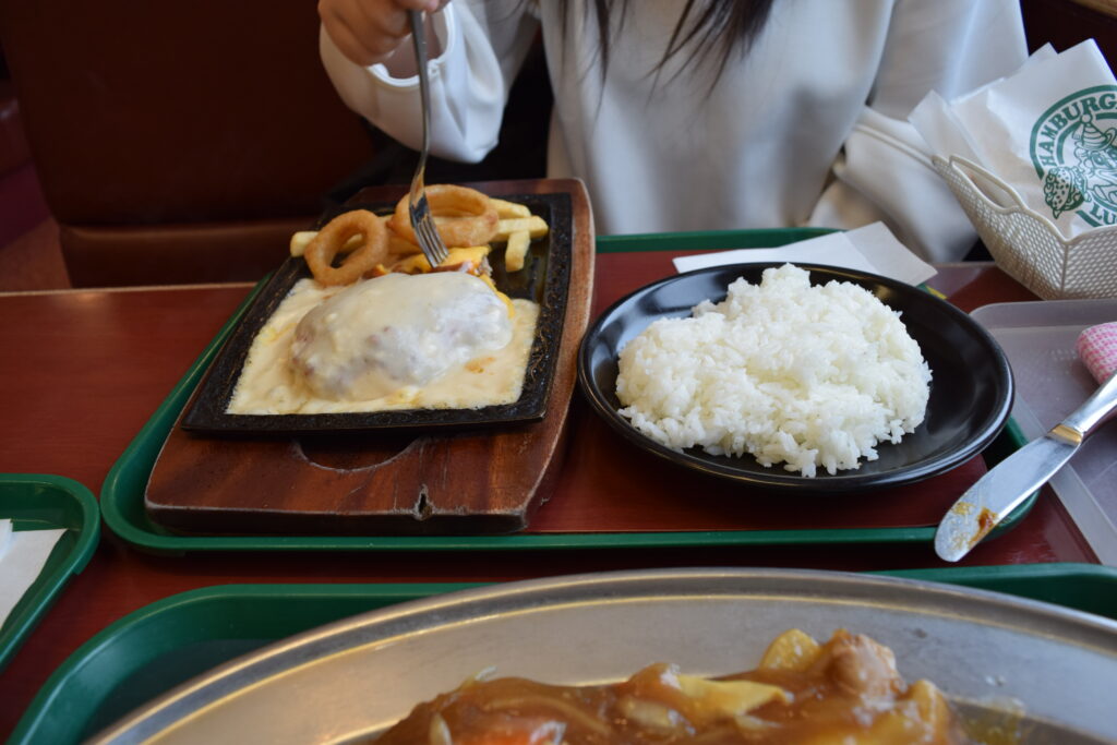 ラッキーピエロ　チーズハンバーグ