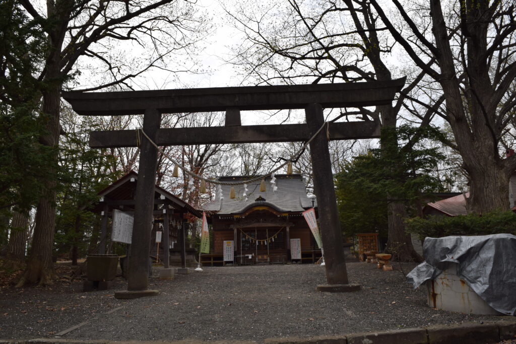 相馬神社　鳥居と社殿