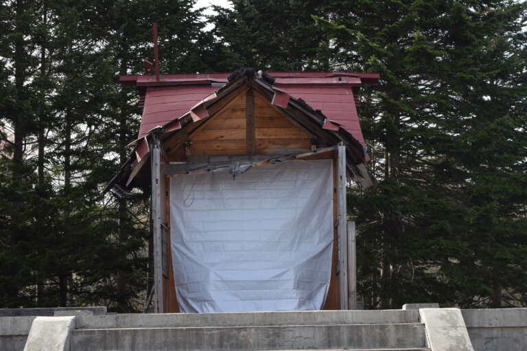 樺戸神社　倒壊した社殿