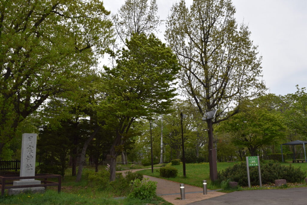 月寒神社からの月寒公園