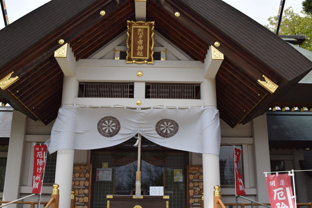 烈々布神社 社殿