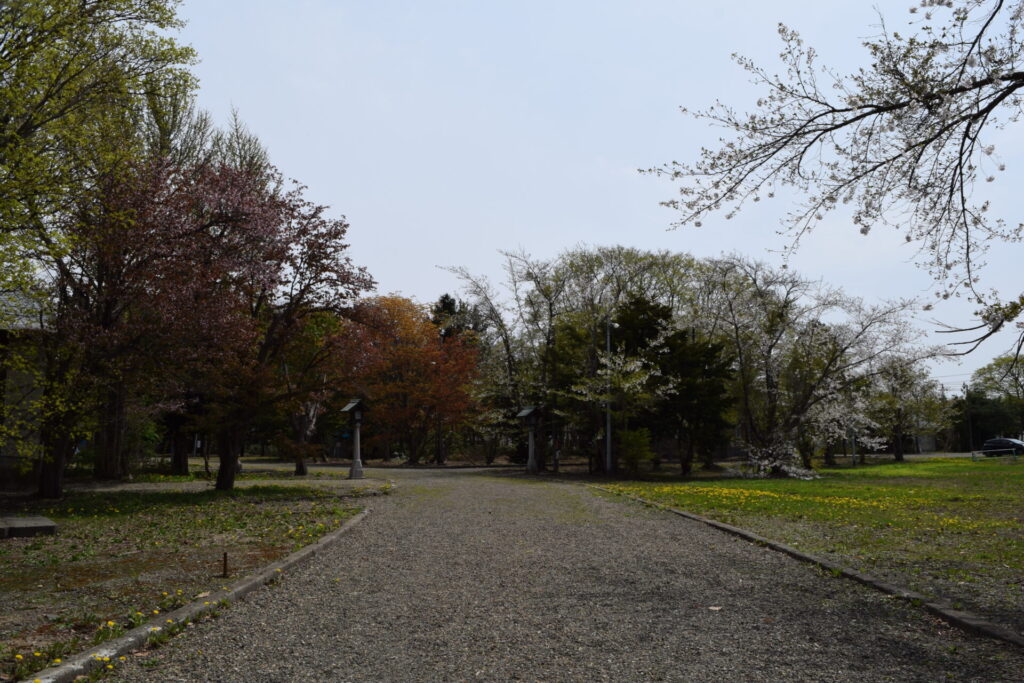砂川神社　広い境内