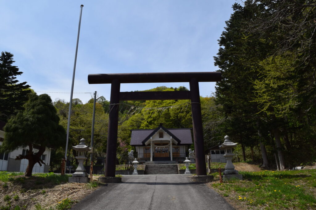 古平　琴平神社　鳥居と社殿
