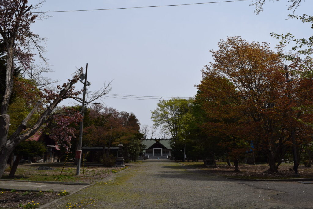 砂川神社　広い境内