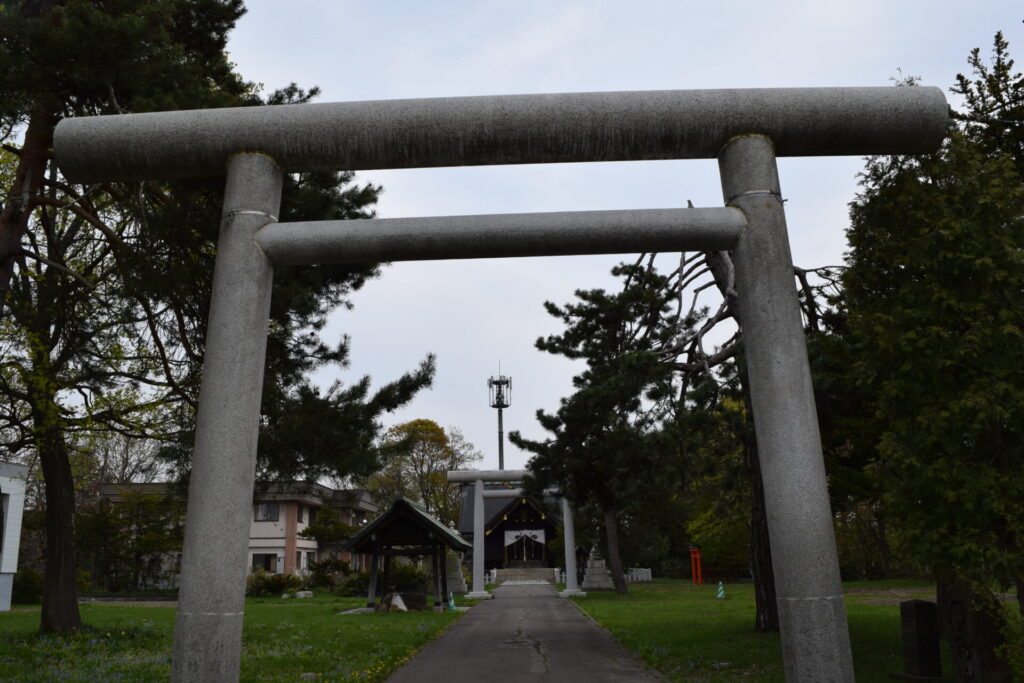 滝川神社 鳥居と社殿