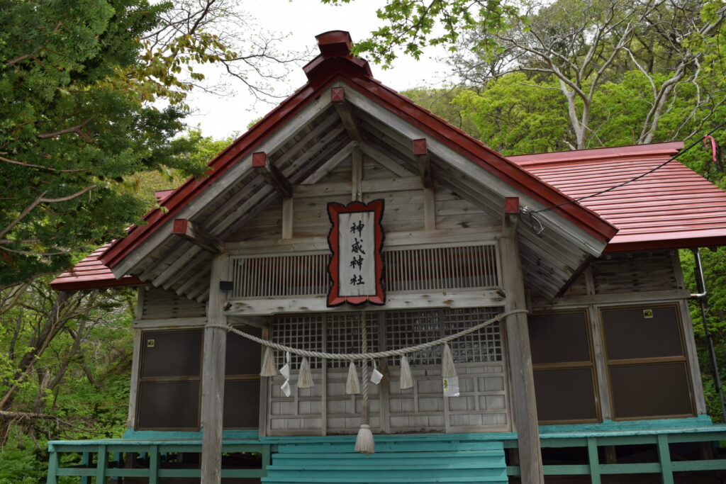 神威神社 社殿