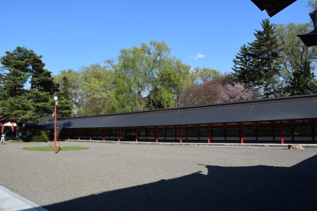 北海道護国神社　門内右