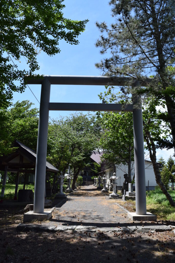 西当別神社　境内
