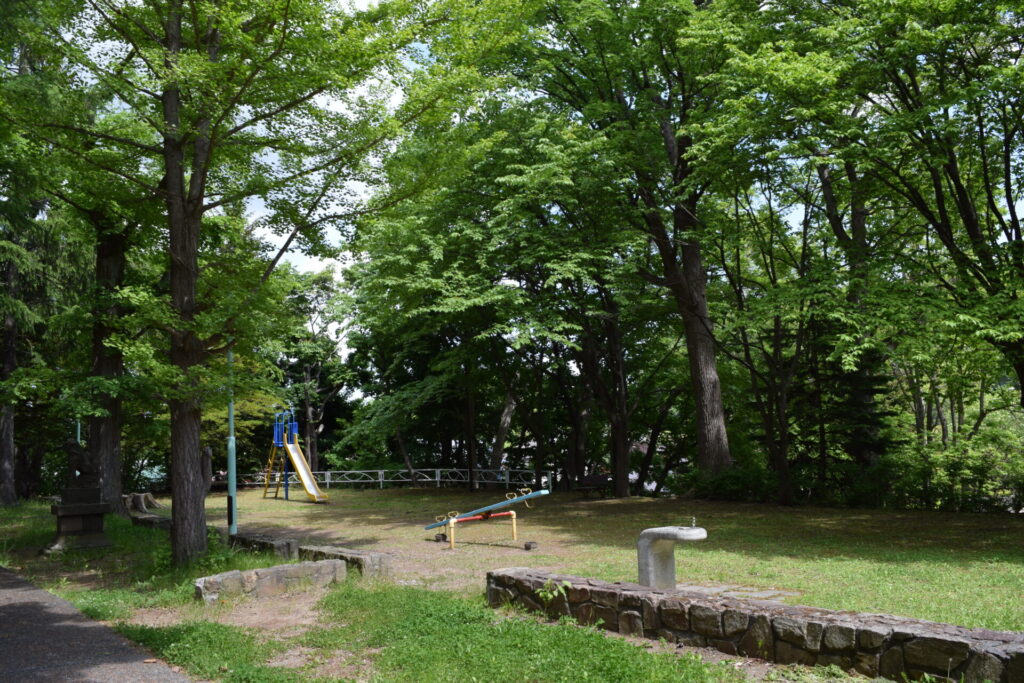 花岡神社　境内