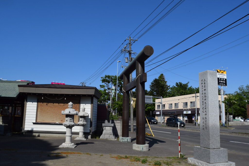 上白石神社 目の前の通り