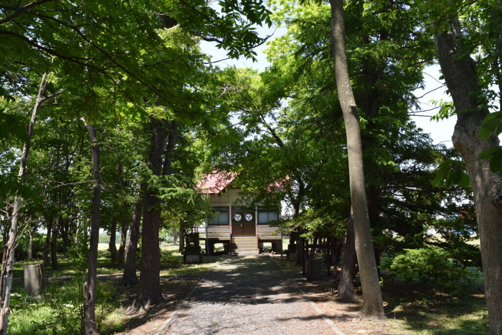 高岡神社　境内