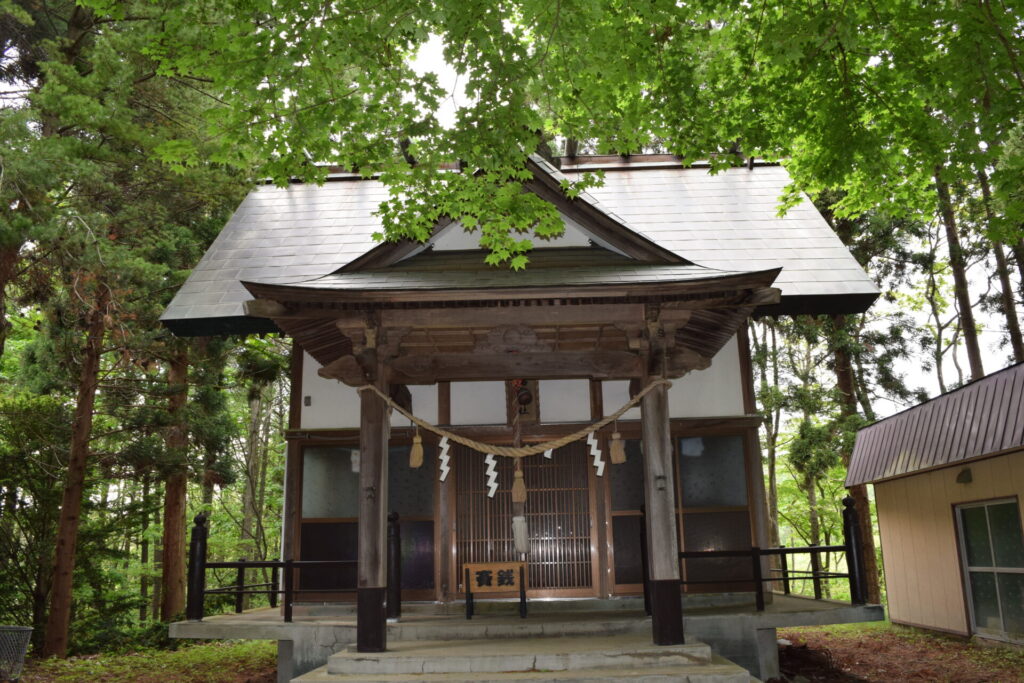 幡守神社　社殿