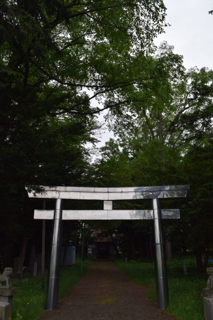 興国神社 鳥居と社殿