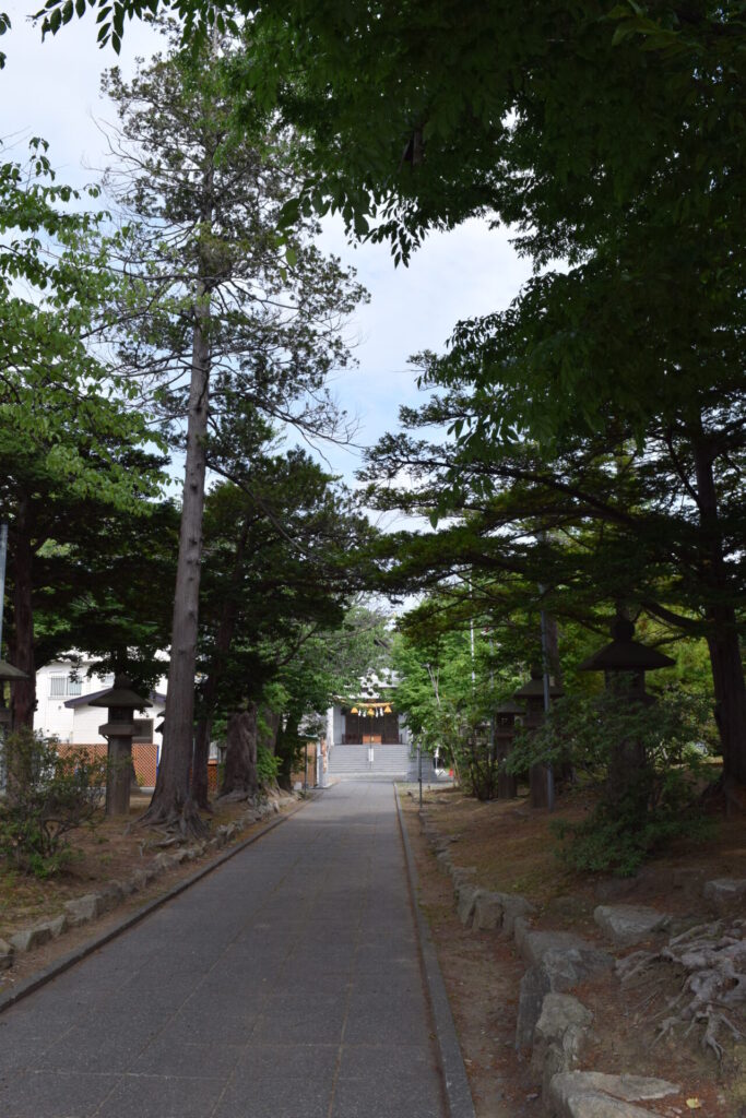 西岡八幡宮 境内