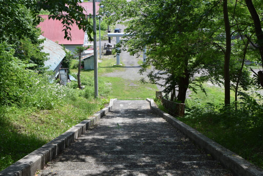 幾春別神社 案内板の写真と同じ位置からの現在の風景