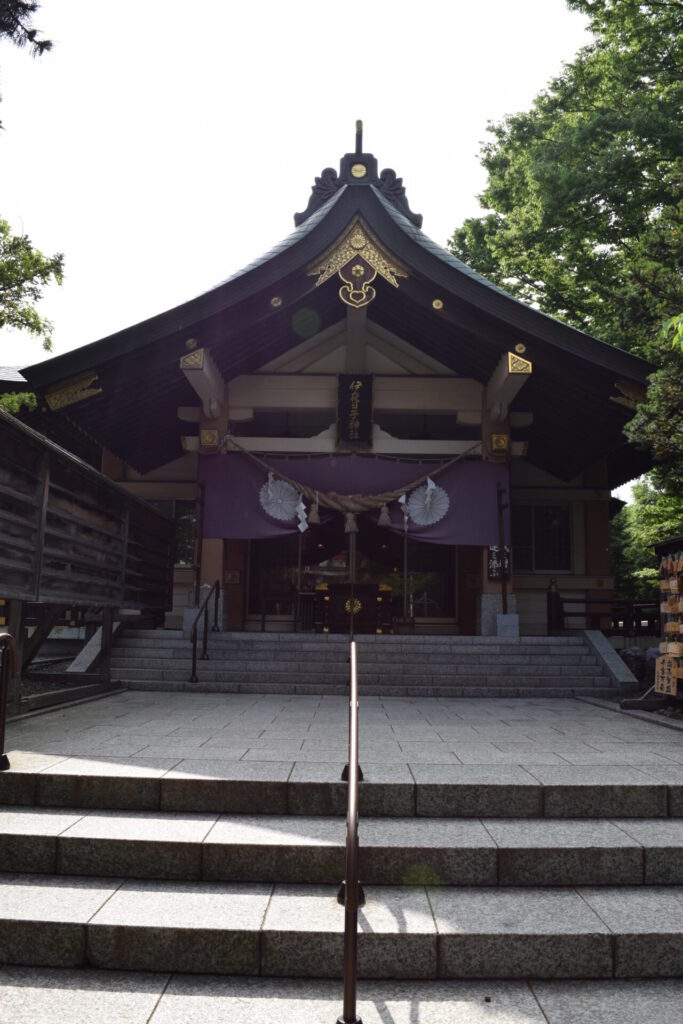 弥彦神社 社殿