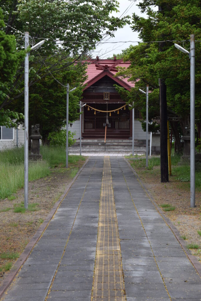 三川神社 境内