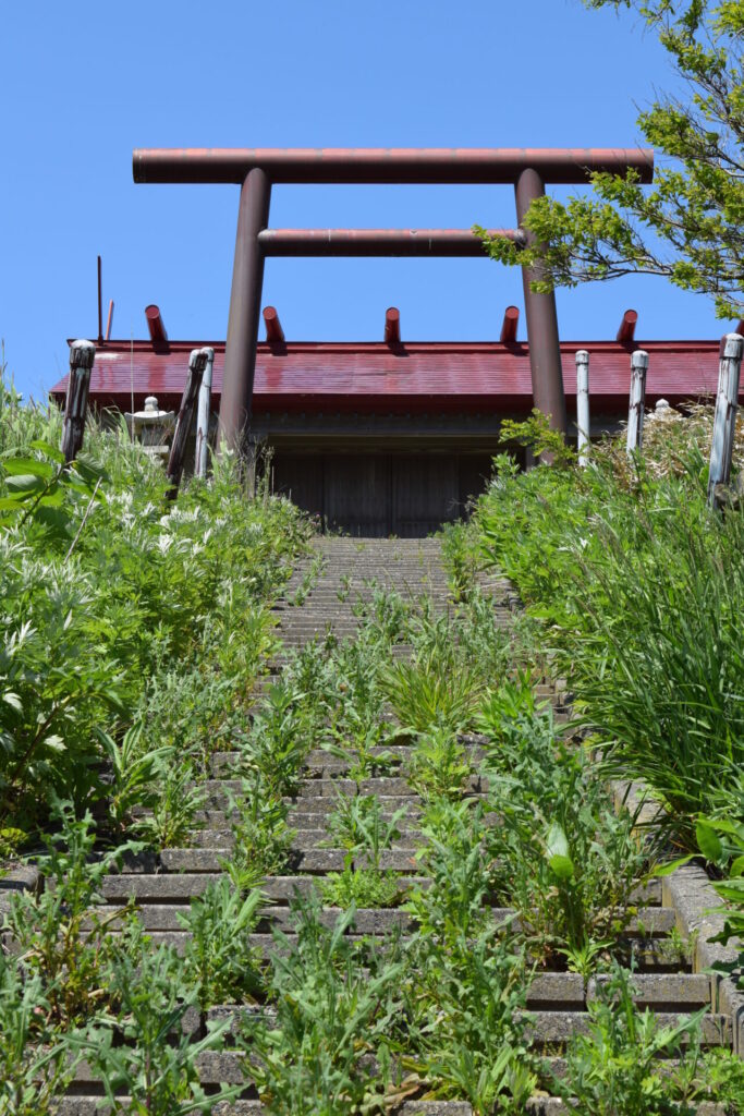 厚田八幡神社　管理されていない状態