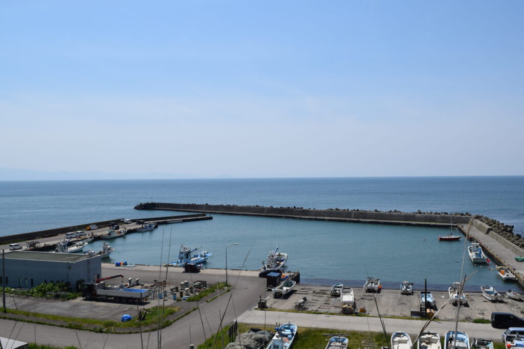 厚田八幡神社　境内から見える古潭漁港