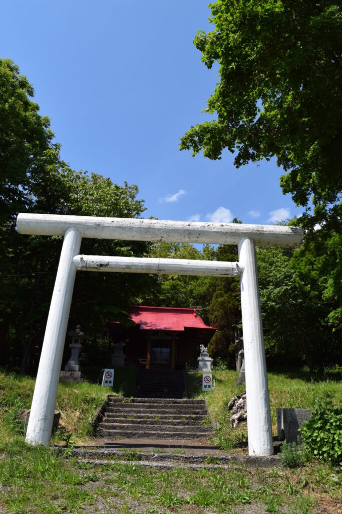 川下八幡神社 鳥居と社殿