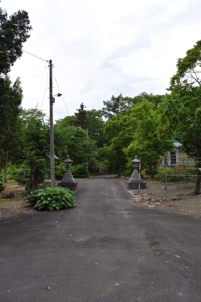 峰延神社　境内