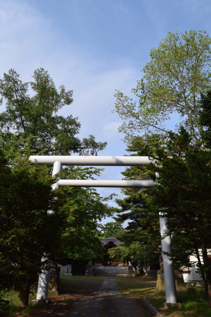 神楽神社 鳥居と社殿