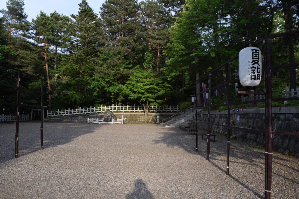 上川神社　広い境内