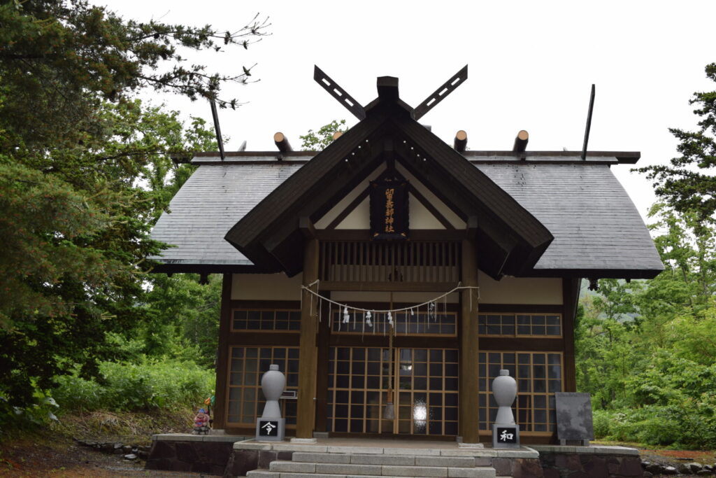 留寿都神社　社殿