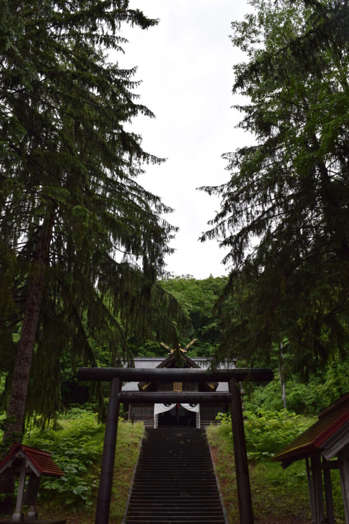 喜茂別神社　境内