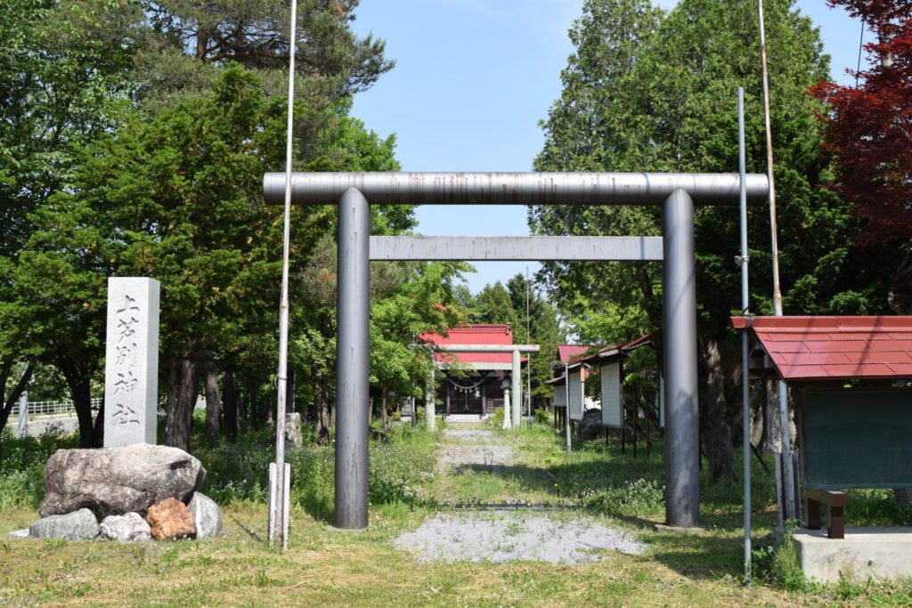 上芦別神社 参道と鳥居