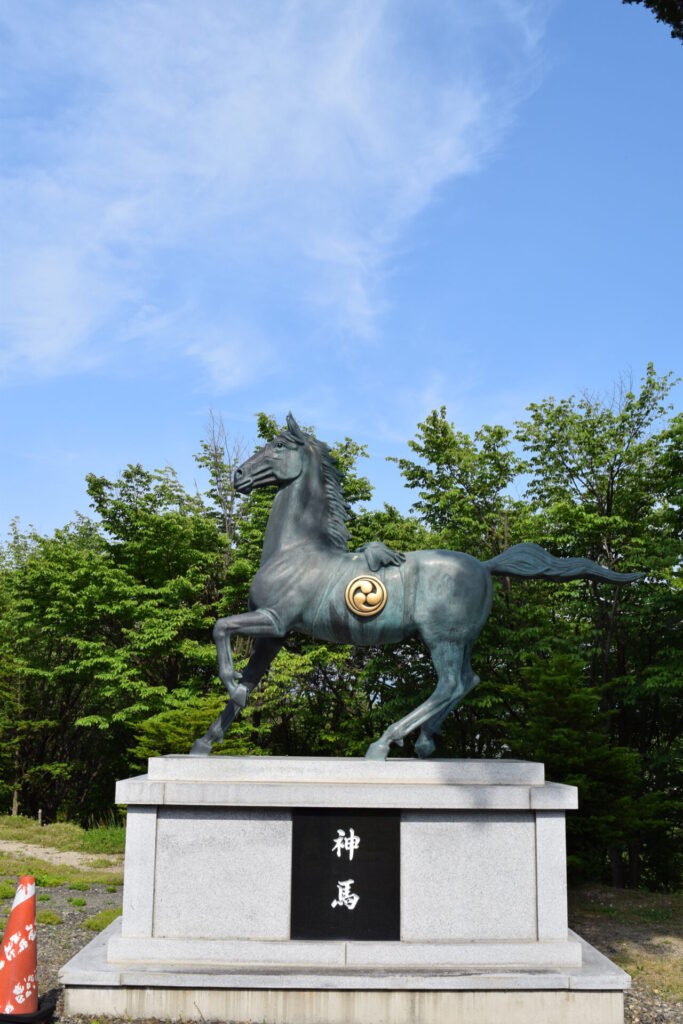 中富良野神社　神馬像