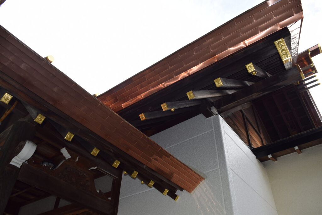 西野神社　銅の屋根