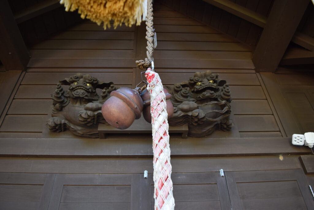 小野幌神社 獅子の木彫像