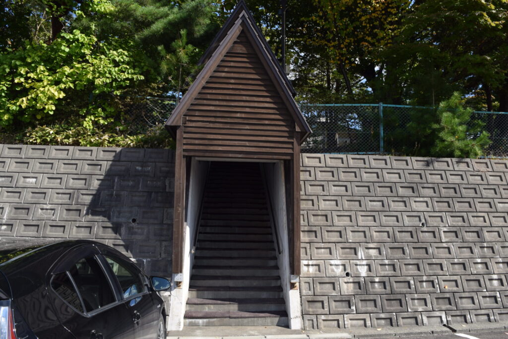 小野幌神社 厚別東まちづくりセンターから神社への通路