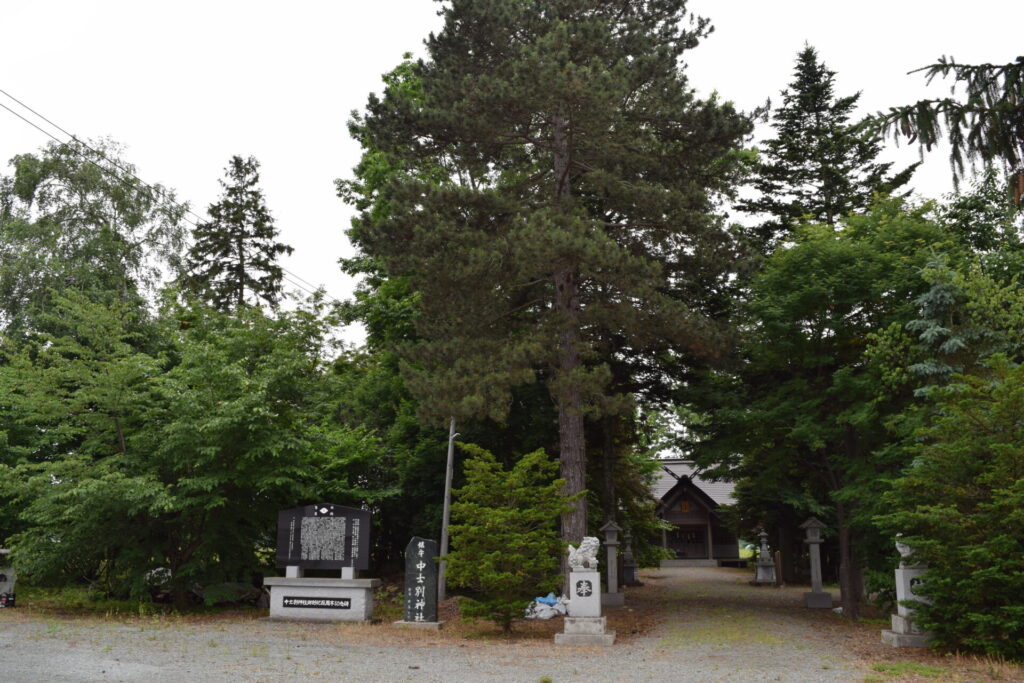 中士別神社　境内