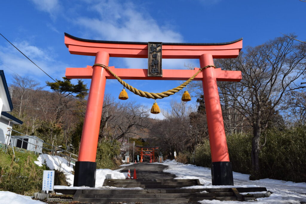 虻田神社】白蛇の鳥居と龍脈パワーを体感せよ！北海道洞爺湖の最強