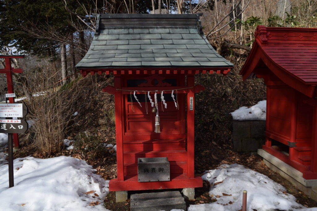 虻田神社】白蛇の鳥居と龍脈パワーを体感せよ！北海道洞爺湖の最強