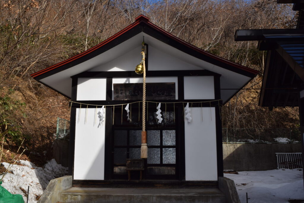 虻田神社】白蛇の鳥居と龍脈パワーを体感せよ！北海道洞爺湖の最強