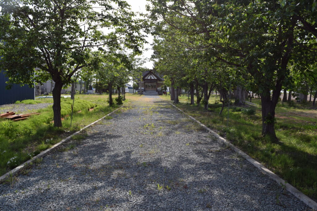 新篠津神社 参道