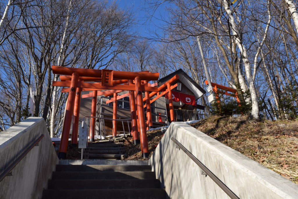 清田稲荷神社　鳥居