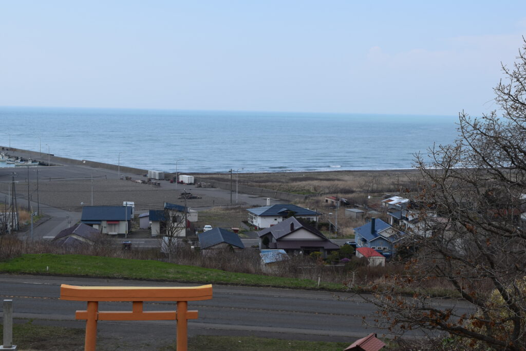 門別稲荷神社 海側の景色