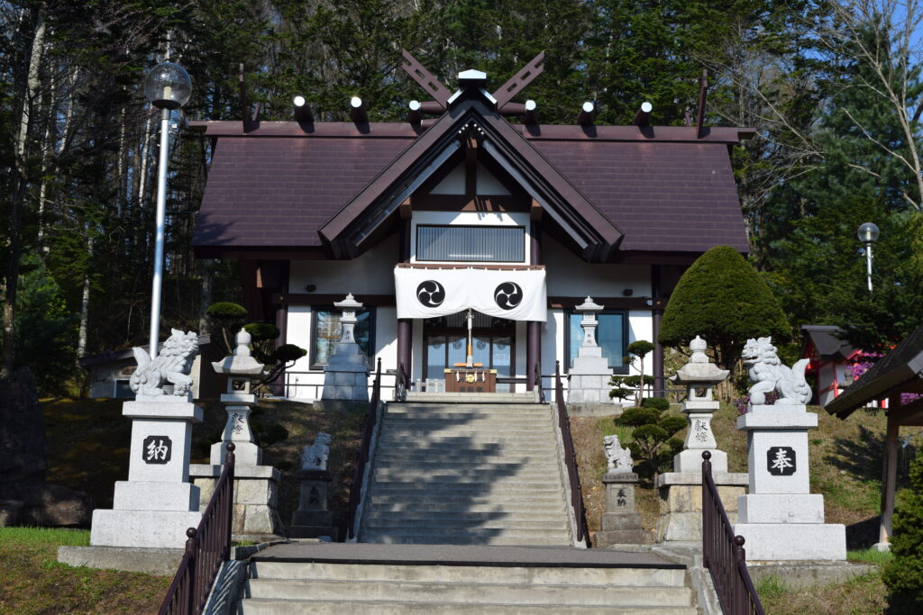 札内神社 社殿