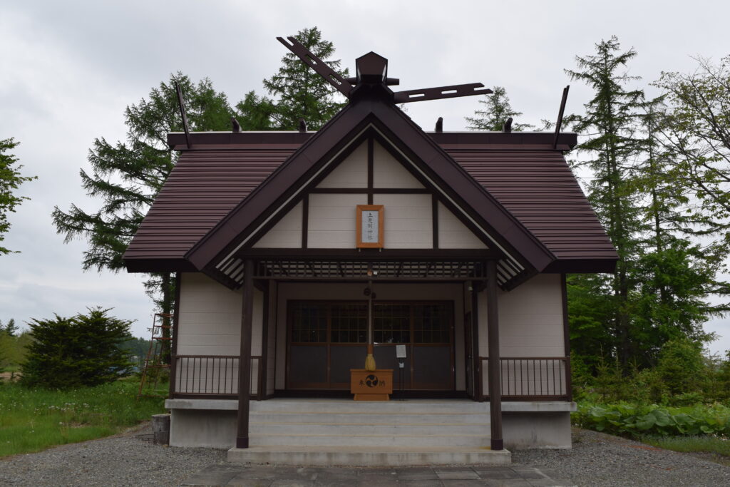 上更別神社 社殿