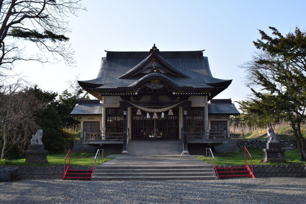 静内神社　社殿
