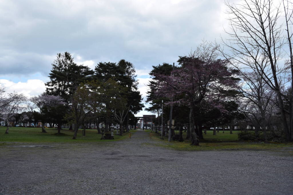 十勝神社　境内