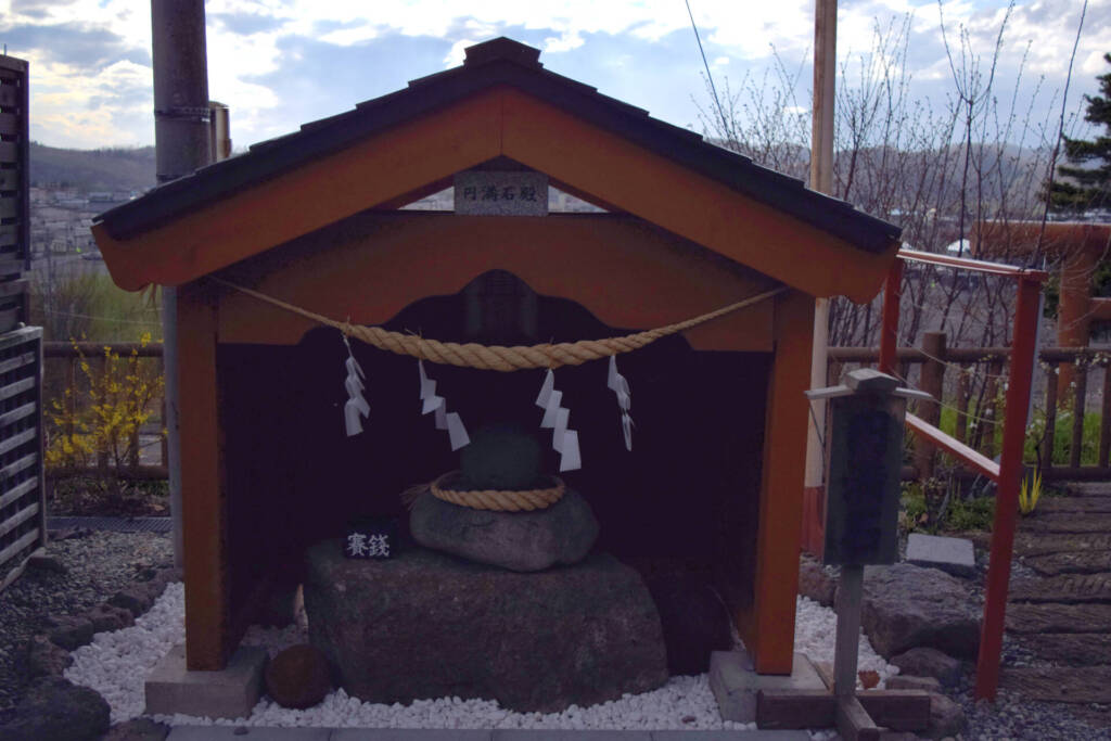 浦幌神社　円満石