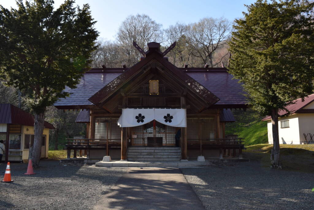 新得神社　社殿